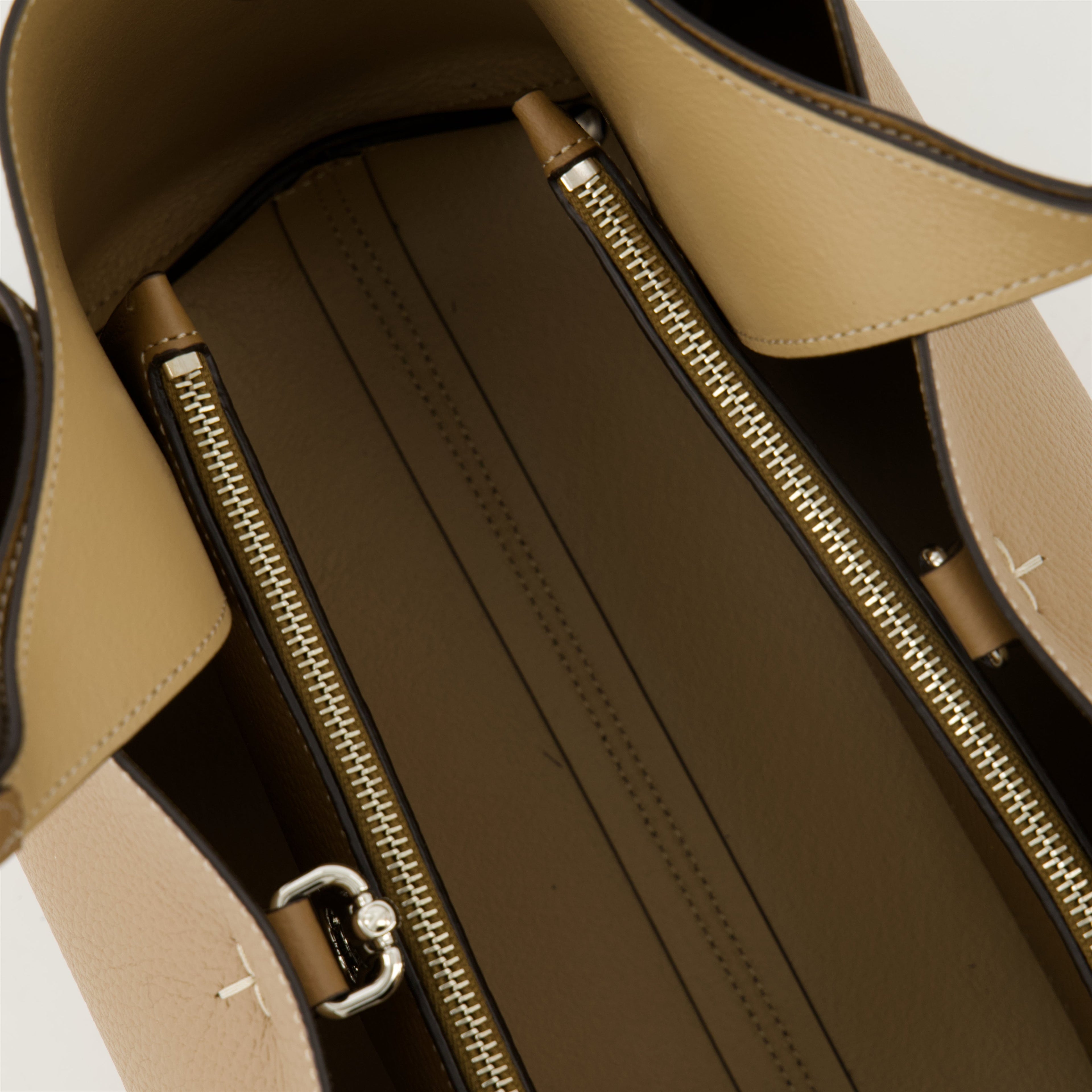 beige leather bag, Tod's cabas, designer handbag, grained leather, women's accessory