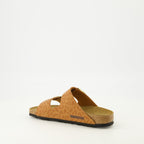 Bild der Arizona Sandalen mit Leopardenmuster von Birkenstock für Damen - Saison Frühling-Sommer 2026 - Rückansicht rechts im Dreiviertelansicht