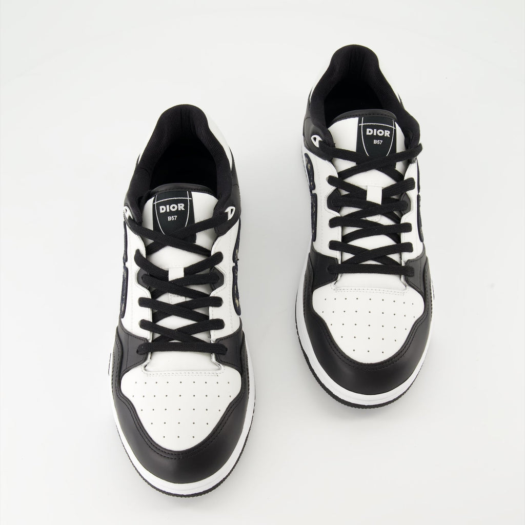 Image de baskets en cuir Dior pour hommes - Saison automne-hiver 2024 - Vue de dessus de la paire