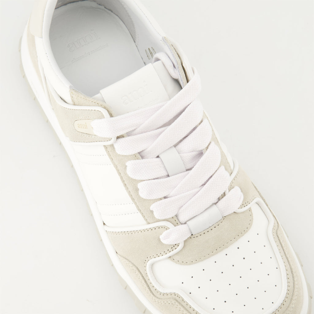 Baskets Walk, AMI Paris sneakers, Beige and White footwear, Unisex casual shoes, Designer sneakers