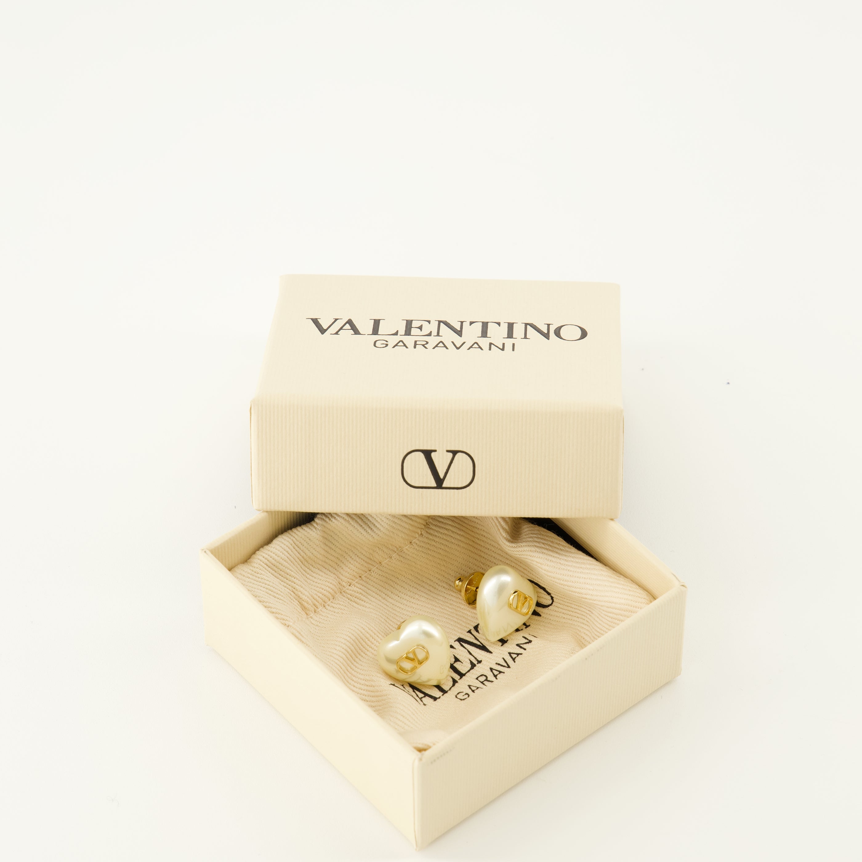 Vlogo Earrings with Pearls