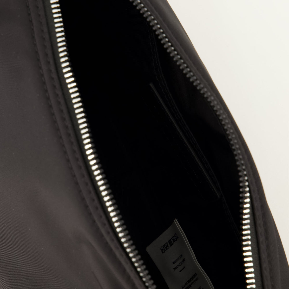 Mala de ombro Marcel em nylon preto