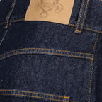 Imagem de jeans de ganga azul escuro da Moschino para mulheres - Temporada Primavera-Verão 2025 - Detalhe 2