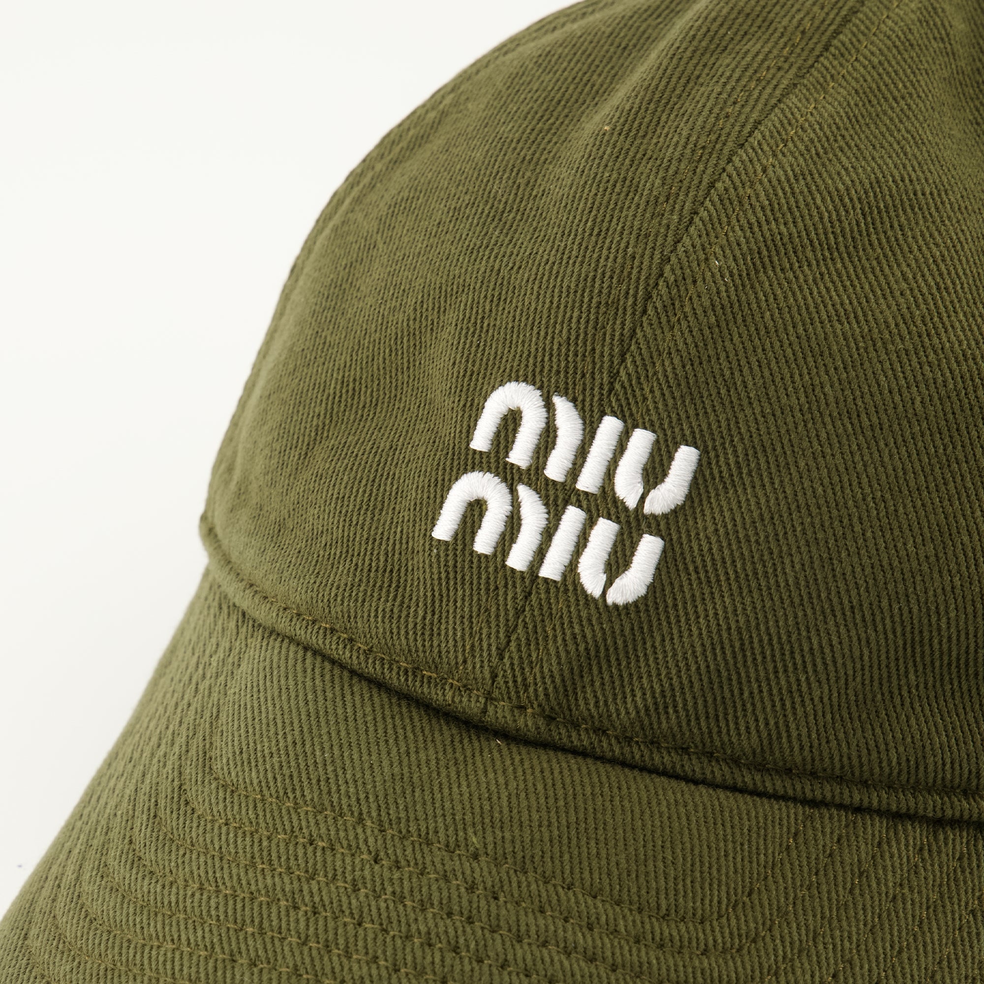 ミウミウの女性用カキデニムキャップの画像 - シーズン春夏2026 - 詳細ビュー 2