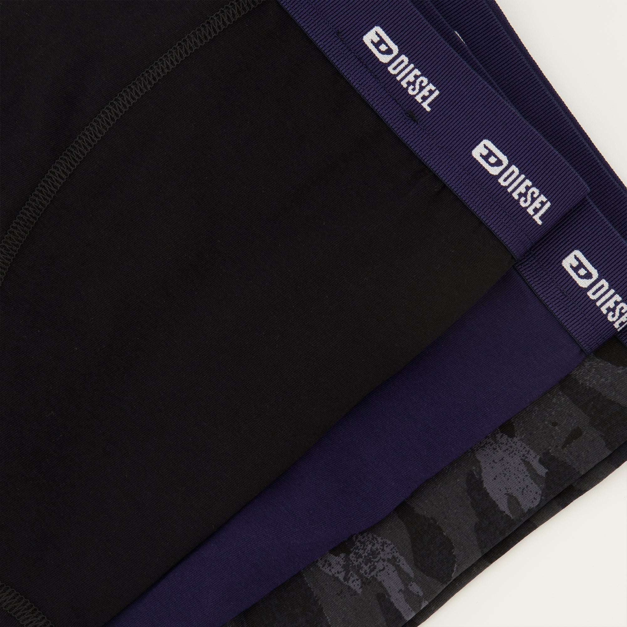 マリンブルーのボクサーショーツ