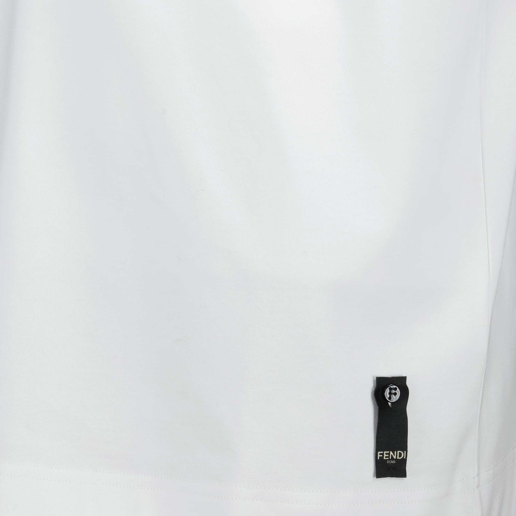 Image d'un t-shirt en coton blanc de Fendi pour hommes - Saison Printemps-Été 2025 - Vue des détails du produit 3