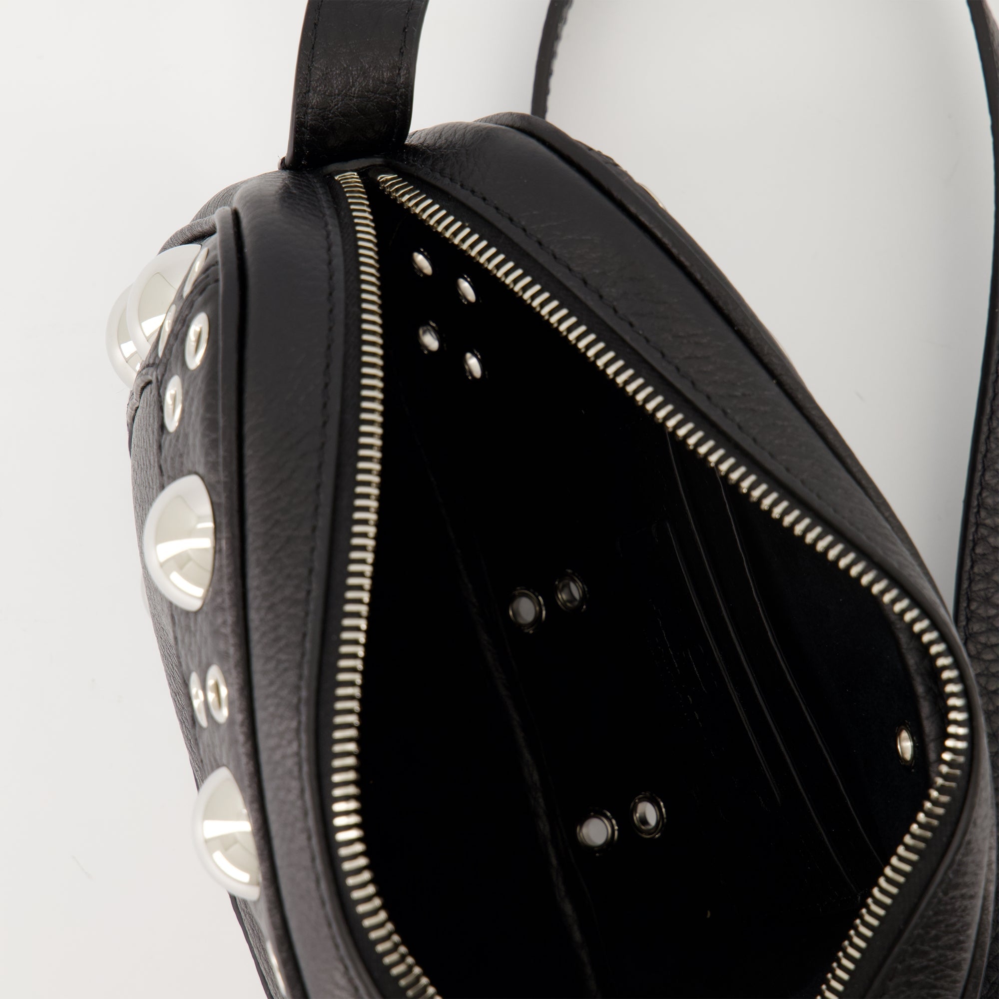 ヴァレンティノ・ガラバーニの女性用ネルコートポーチの画像 - 2025年秋冬シーズン - 詳細ビュー2