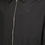 Image de la veste noire zippée classique par Ami PARIS pour homme - Saison Printemps-Été 2025 - Détail vue 5
