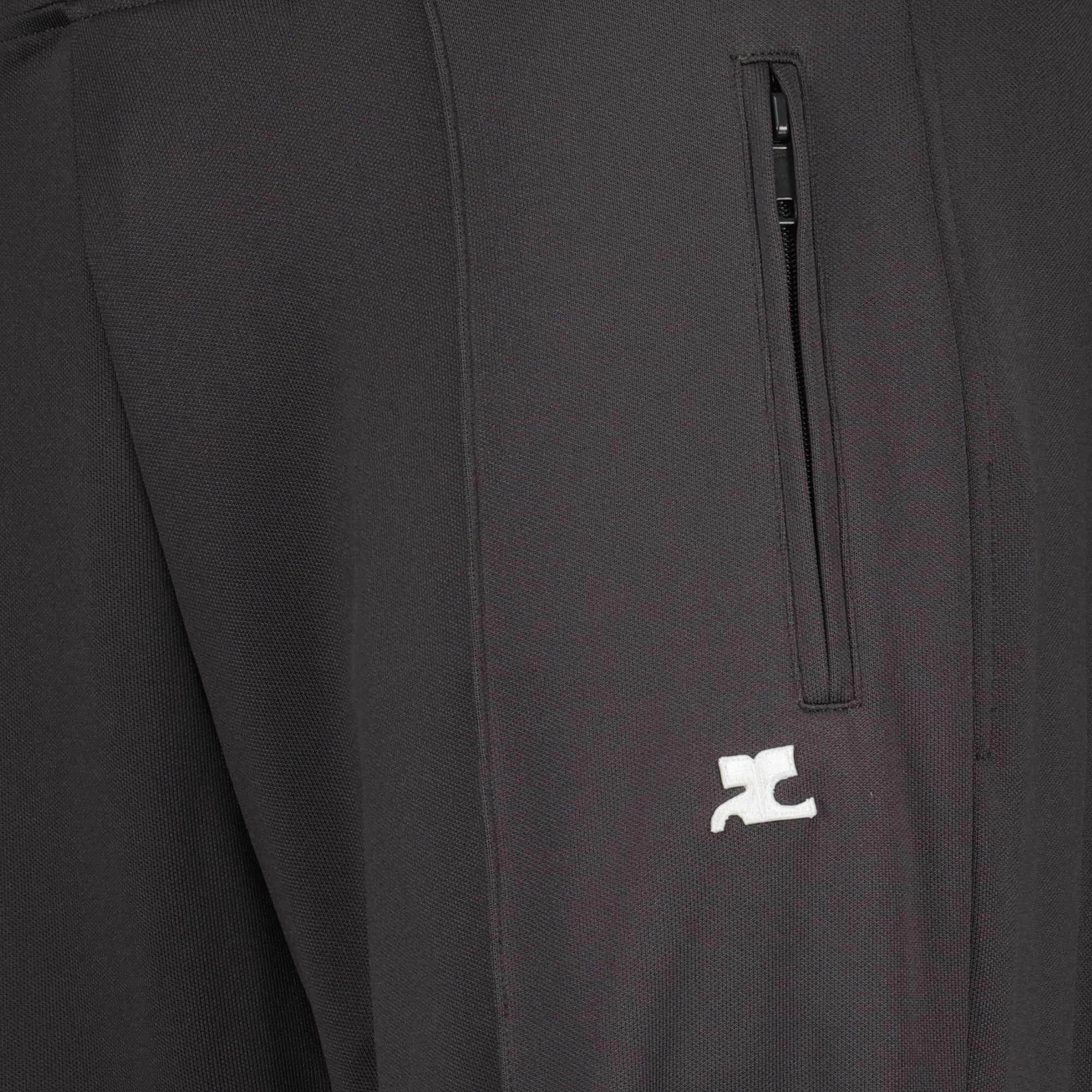 メンズ用のCourrègesの灰色のジョギングパンツの画像 - シーズン春夏2026 - 詳細ビュー1