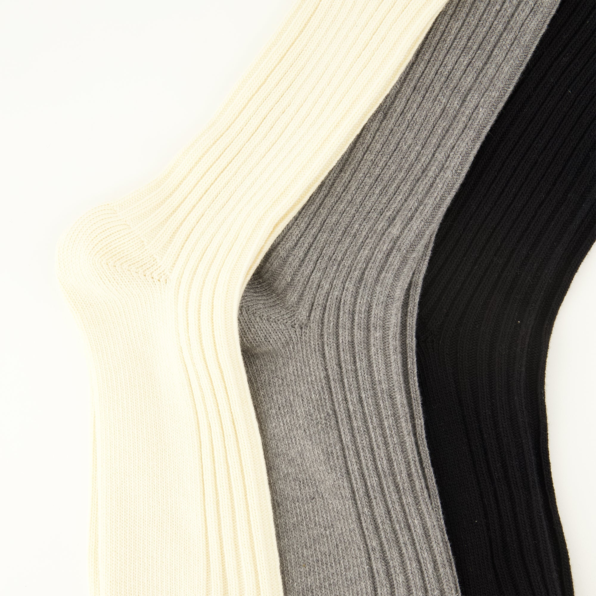 Bilde av pakken med tre sokker Ami de Coeur av Ami PARIS for unisex - Sesong Vår-Sommer 2026 - Detaljvisning 1