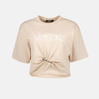 Imagen del T-shirt corto de pin de seguridad beige de Versace para mujeres - Temporada Primavera-Verano 2025 - Vista frontal