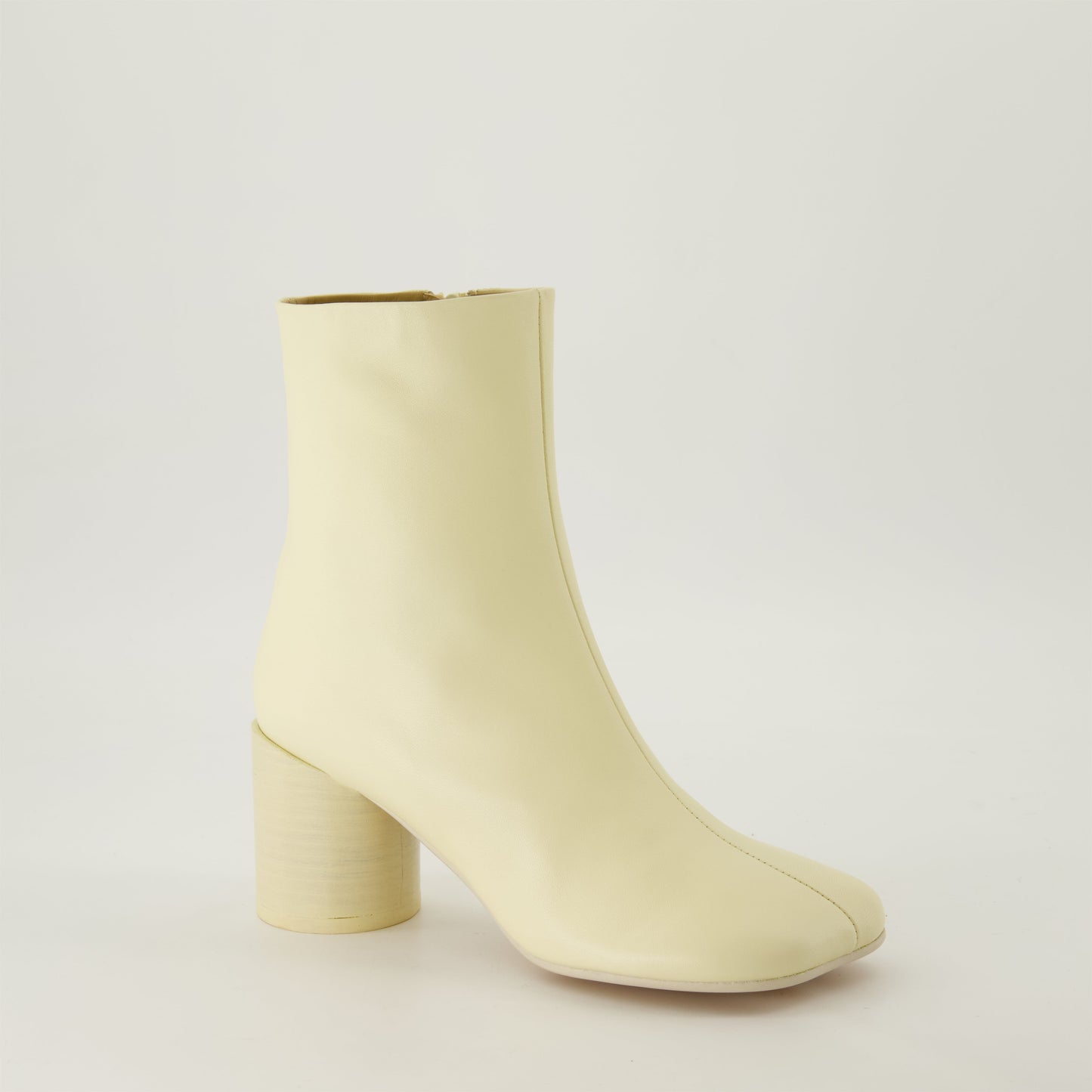 Ankle boots, textured leather, Autumn-Winter collection, cylindrical heel, MM6 Signature