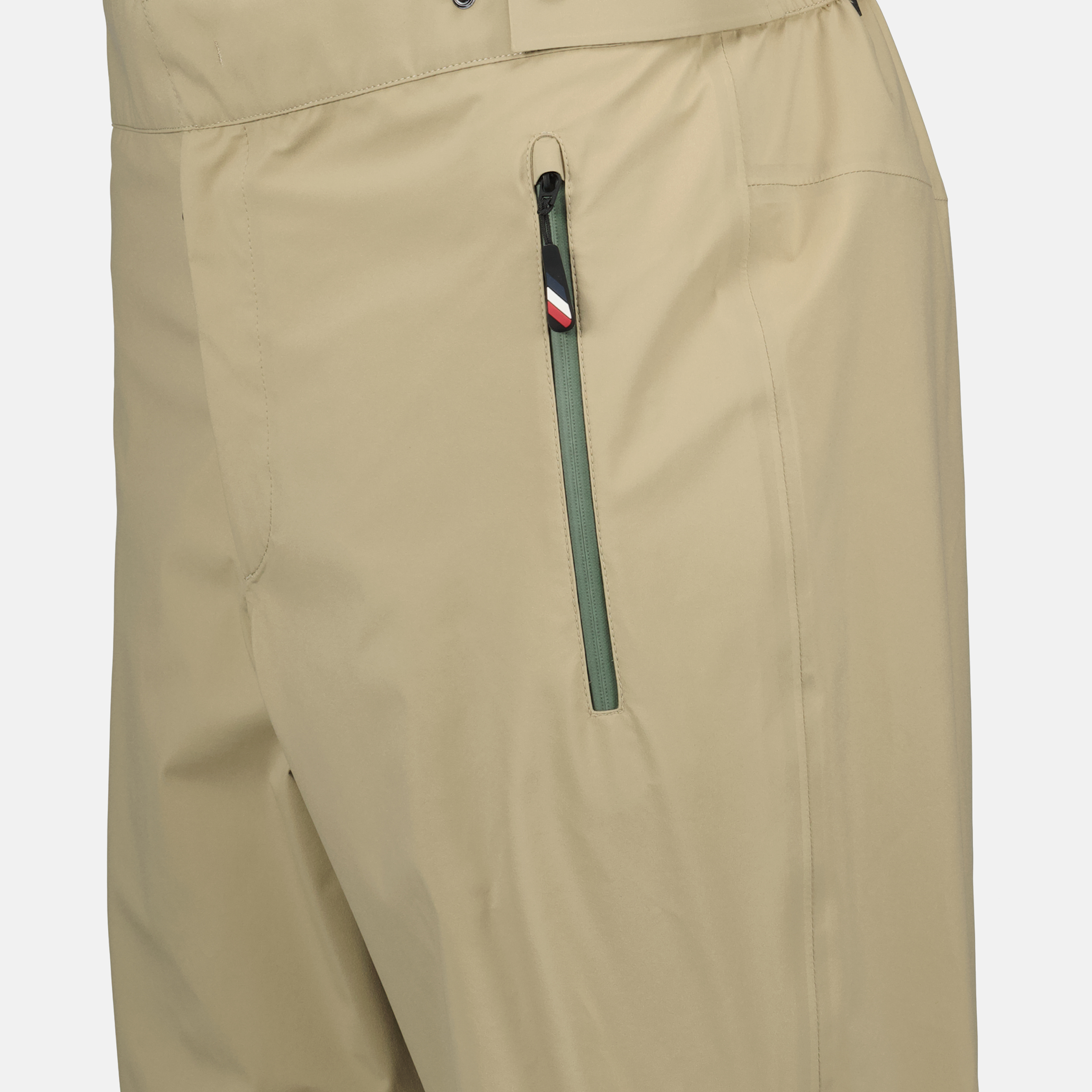 Imagen de Pantalones GORE-TEX beiges de Moncler Grenoble para hombres - Temporada Primavera-Verano 2025 - Vista de detalle 1