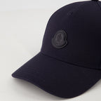 Bild von einer marineblauen Leder-Logo-Cap von Moncler für Männer - Saison Frühling-Sommer 2025 - Detailansicht 2