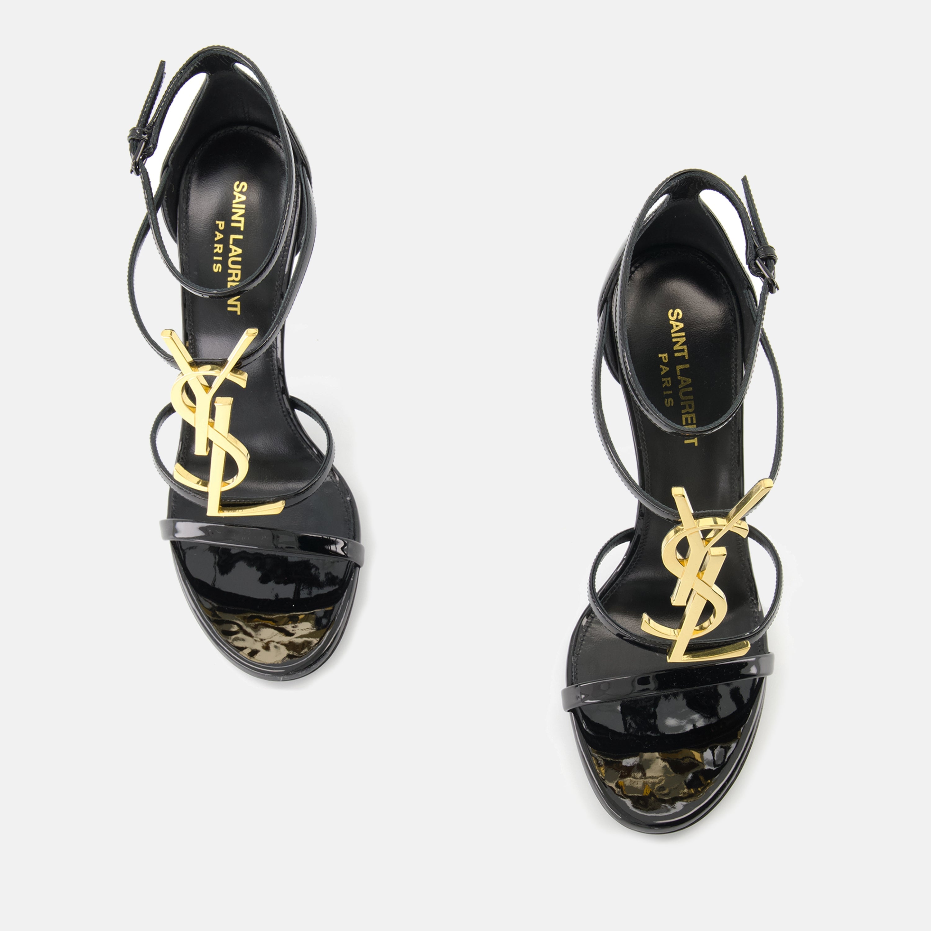 Imagen de los tacones Cassandra de Saint Laurent para mujeres - Temporada Primavera-Verano 2025 - Vista superior de la pareja