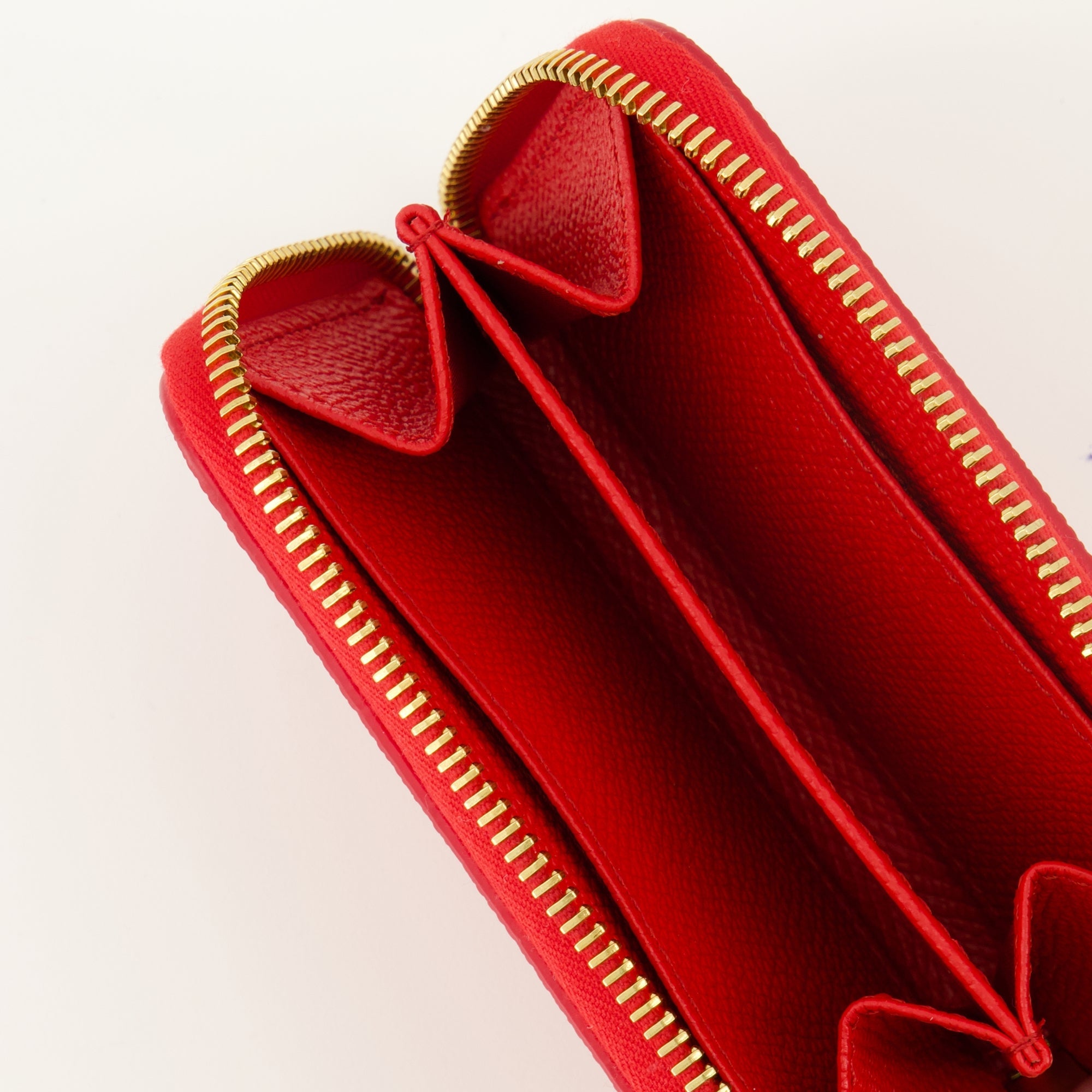 Image of Mini red wallet by Valentino Garavani for Women - Season Spring-Summer 2026 - Detail View 1