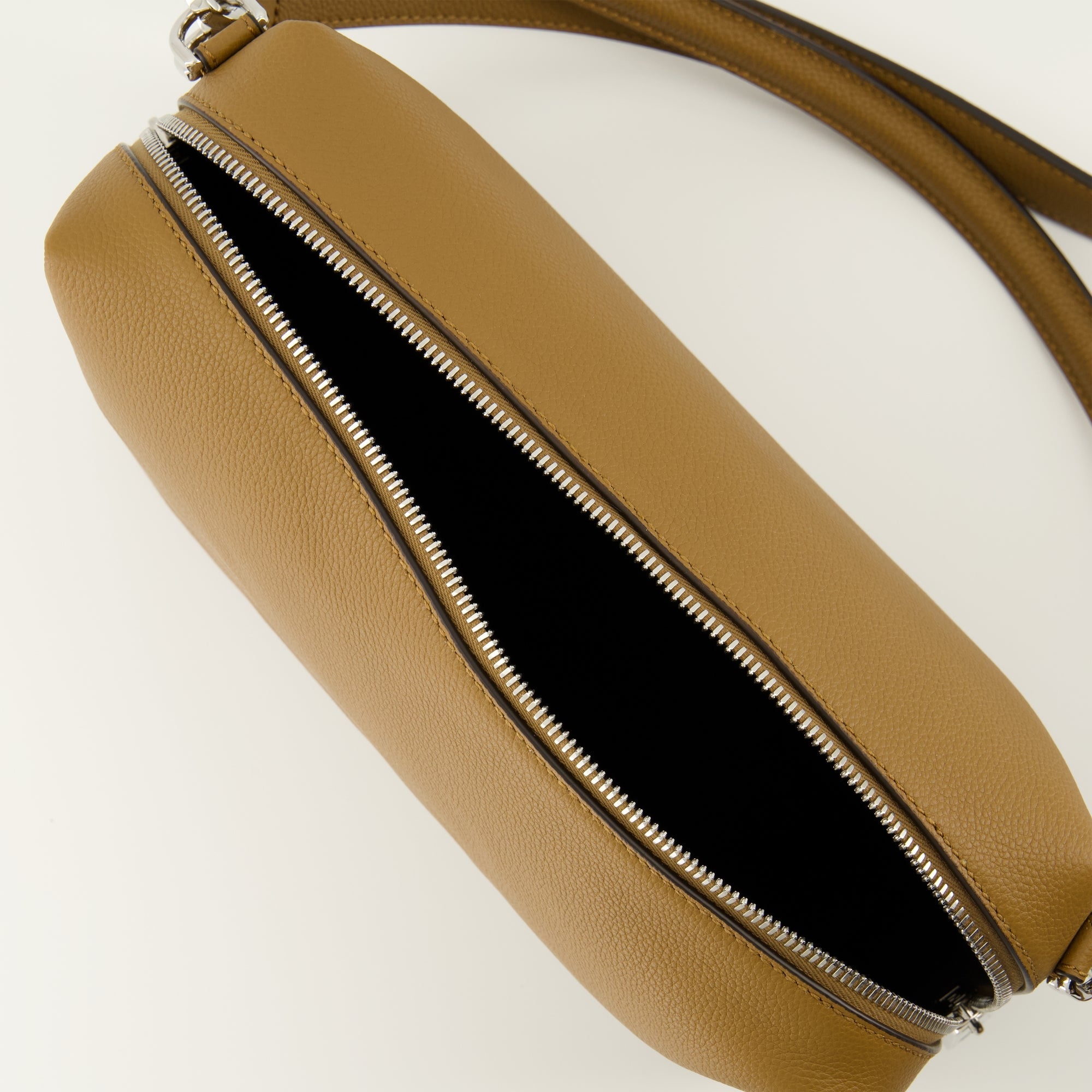 Fendi handbag, Le Sac Fendi Lui medium, camel-grained calf leather, elegant handbag, versatile leather bag