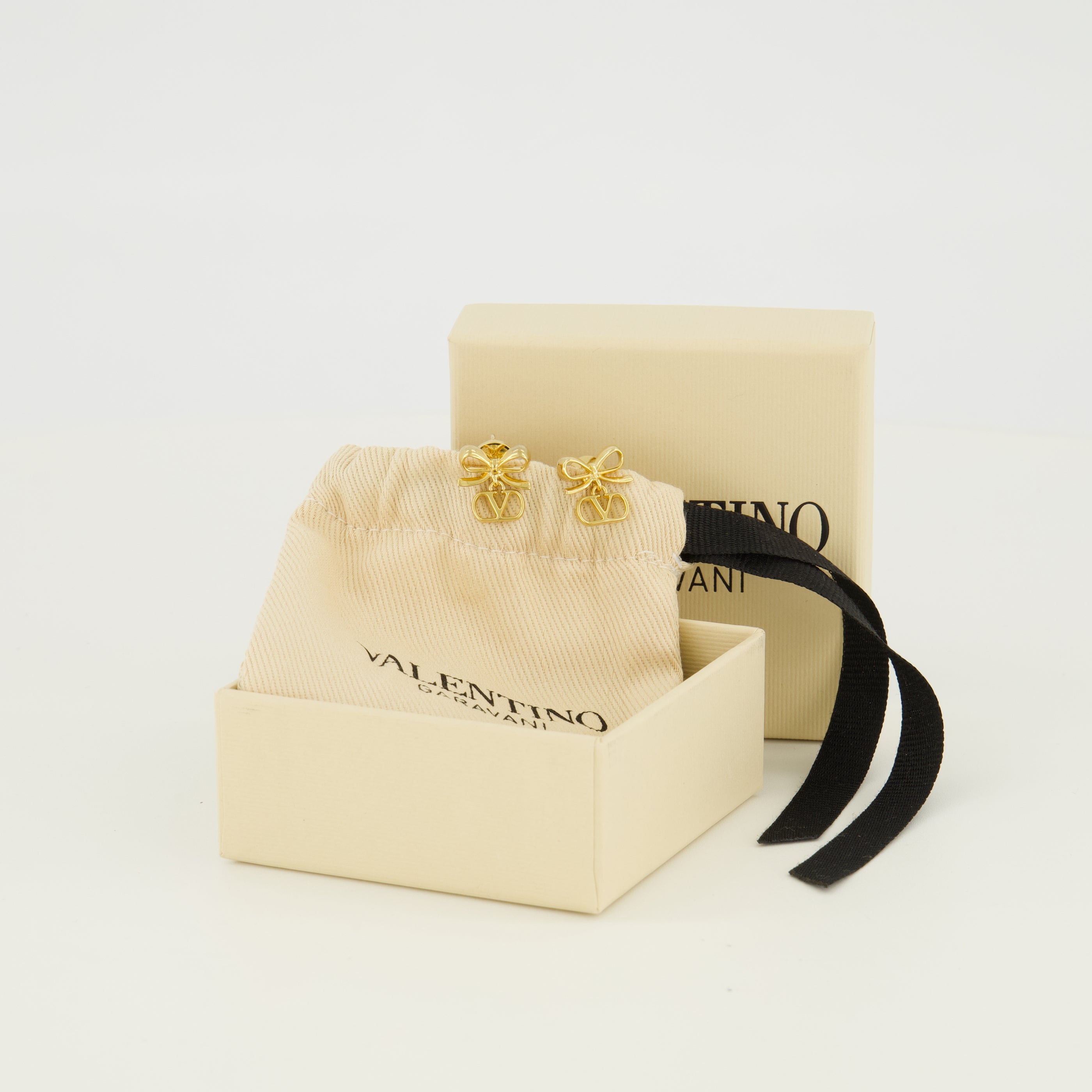 Boucles d'oreilles Vlogo en or