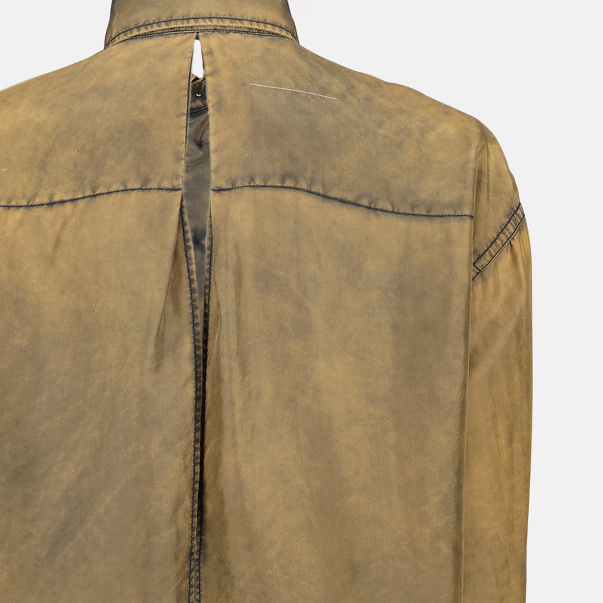 Mm6の女性用ロングブラウンウォッシュ効果シャツの画像 - シーズン春夏2025 - 詳細ビュー8