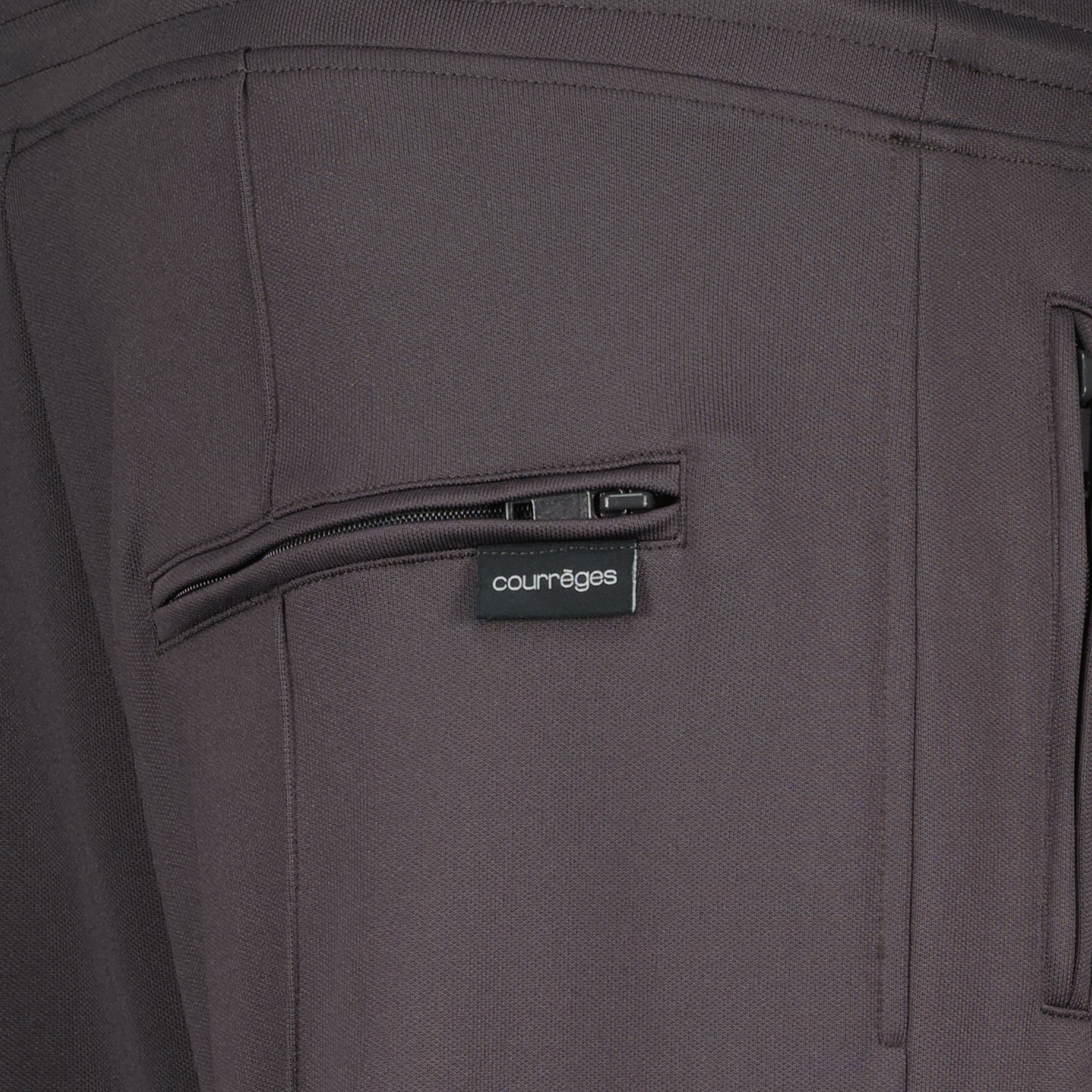 メンズ用のCourrègesの灰色のジョギングパンツの画像 - シーズン春夏2026 - 詳細ビュー2