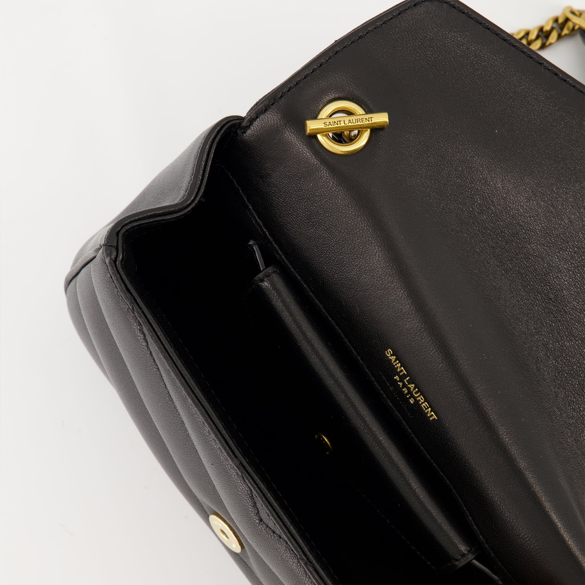 Imagen de Loulou Mini Bag de Saint Laurent para Mujeres - Temporada Otoño-Invierno 2025 - Vista de detalle 2