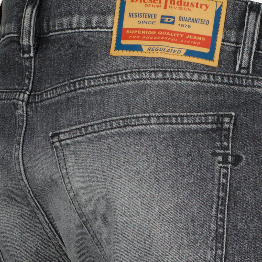 Diesel jeans, gray jeans, straight cut denim, five-pocket design, men's casualwear