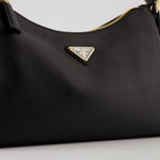 Immagine di una borsa in pelle Prada per donne - Stagione Autunno-Inverno 2025 - Dettaglio 1