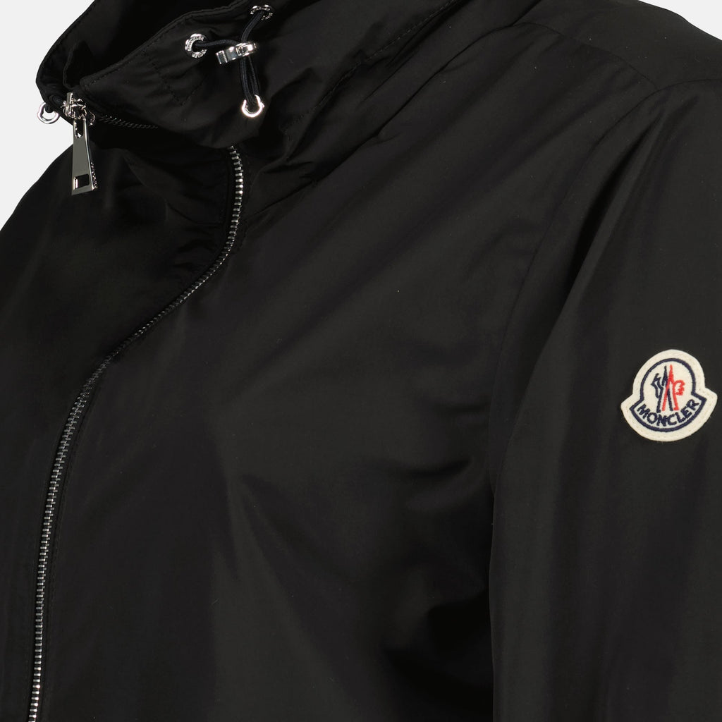 Imagen de la parka corta Enette de Moncler para mujeres - Temporada Primavera-Verano 2026 - Vista de detalle 1