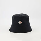 Imagen del sombrero bob de algodón negro de Moncler para mujeres - Temporada primavera-verano 2025 - Vista frontal