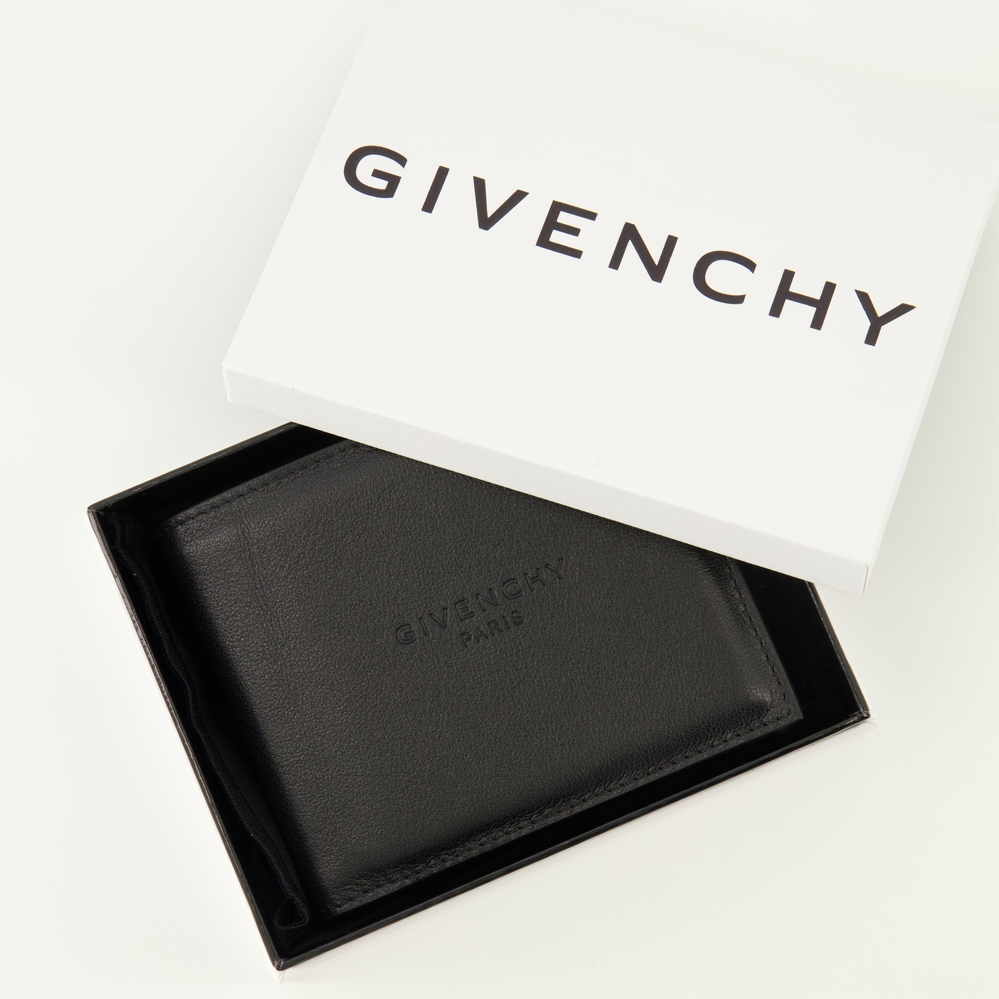 Image of Black Leather Wallet by Givenchy for Men - Season Spring-Summer 2026 - Detail View 2