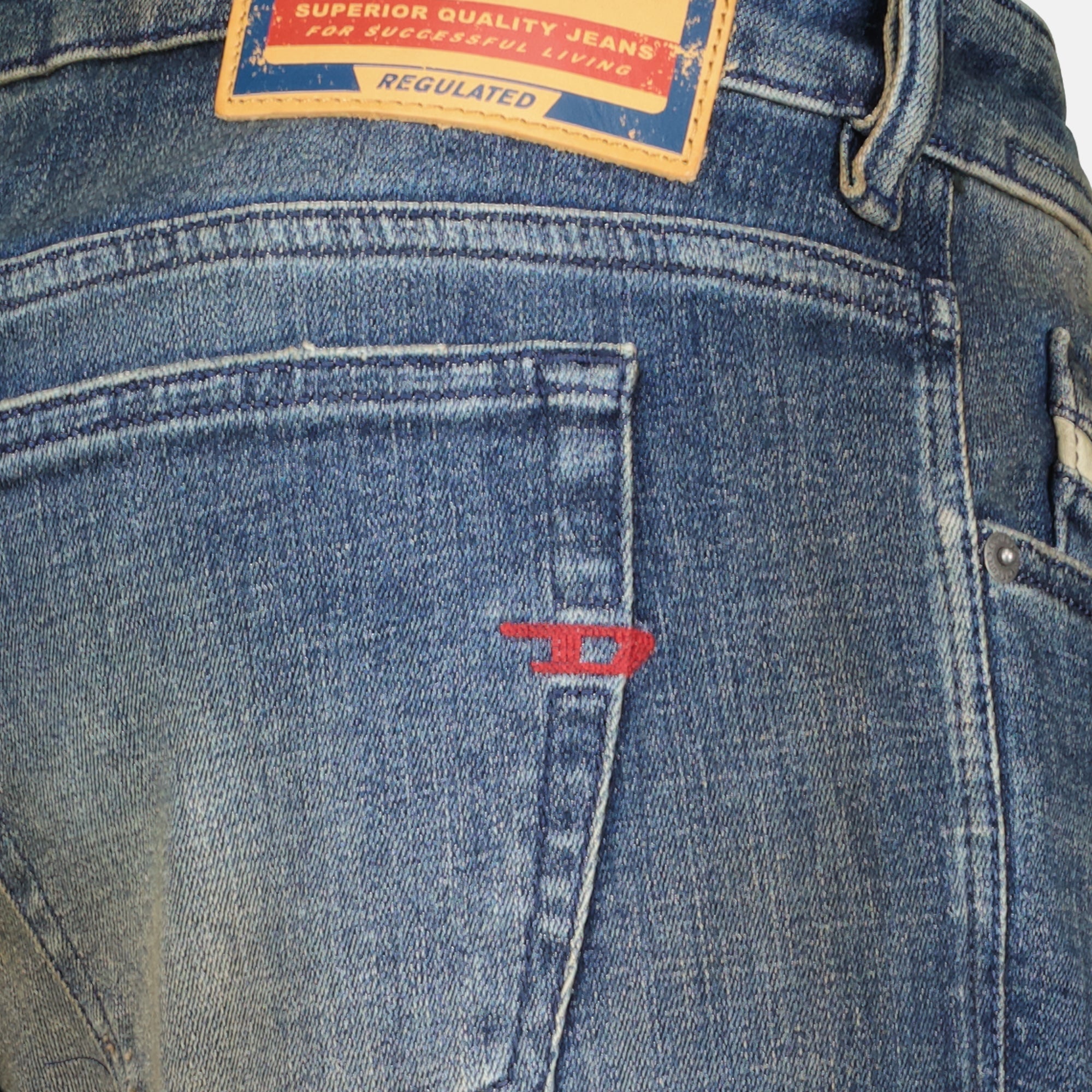 Image of jean d-sleenker 1979 l.32 bleu délavé by Diesel for Men - Season Spring-Summer 2026 - Detail View 1