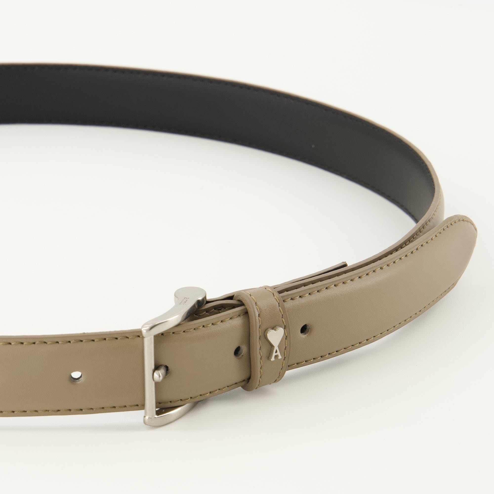 Image of Beige Ami Paris Belt by Ami PARIS for Unisex - Season Autumn-Winter 2025 - Detail View 1