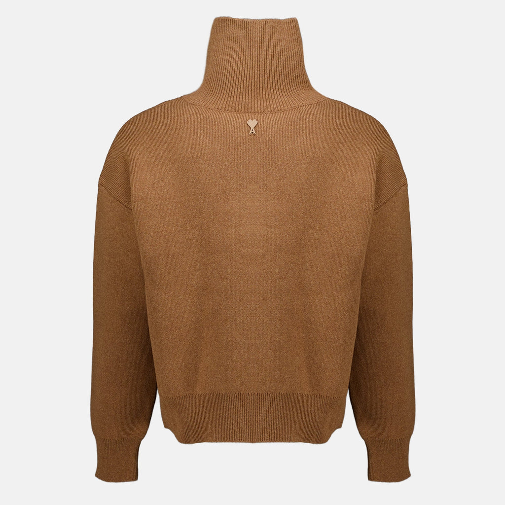 Maglione beige in maglia con collo alto