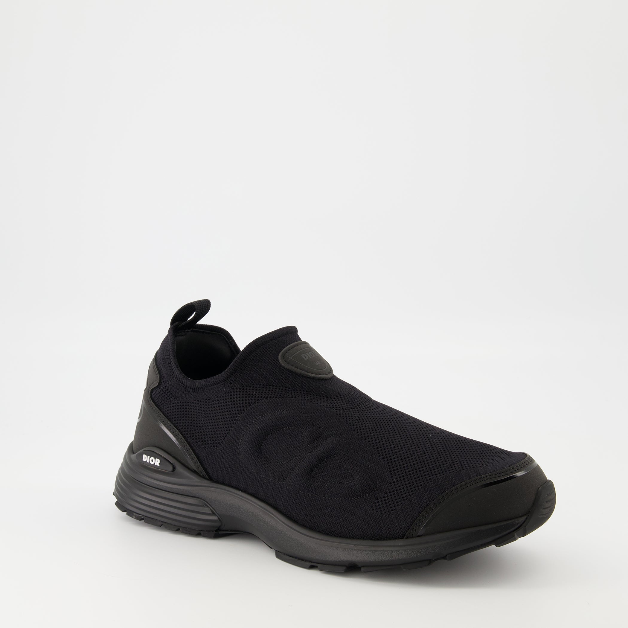 Imagen de las zapatillas B30 Countdown de Dior para hombres - Temporada Primavera-Verano 2025 - Vista frontal derecha en tres cuartos