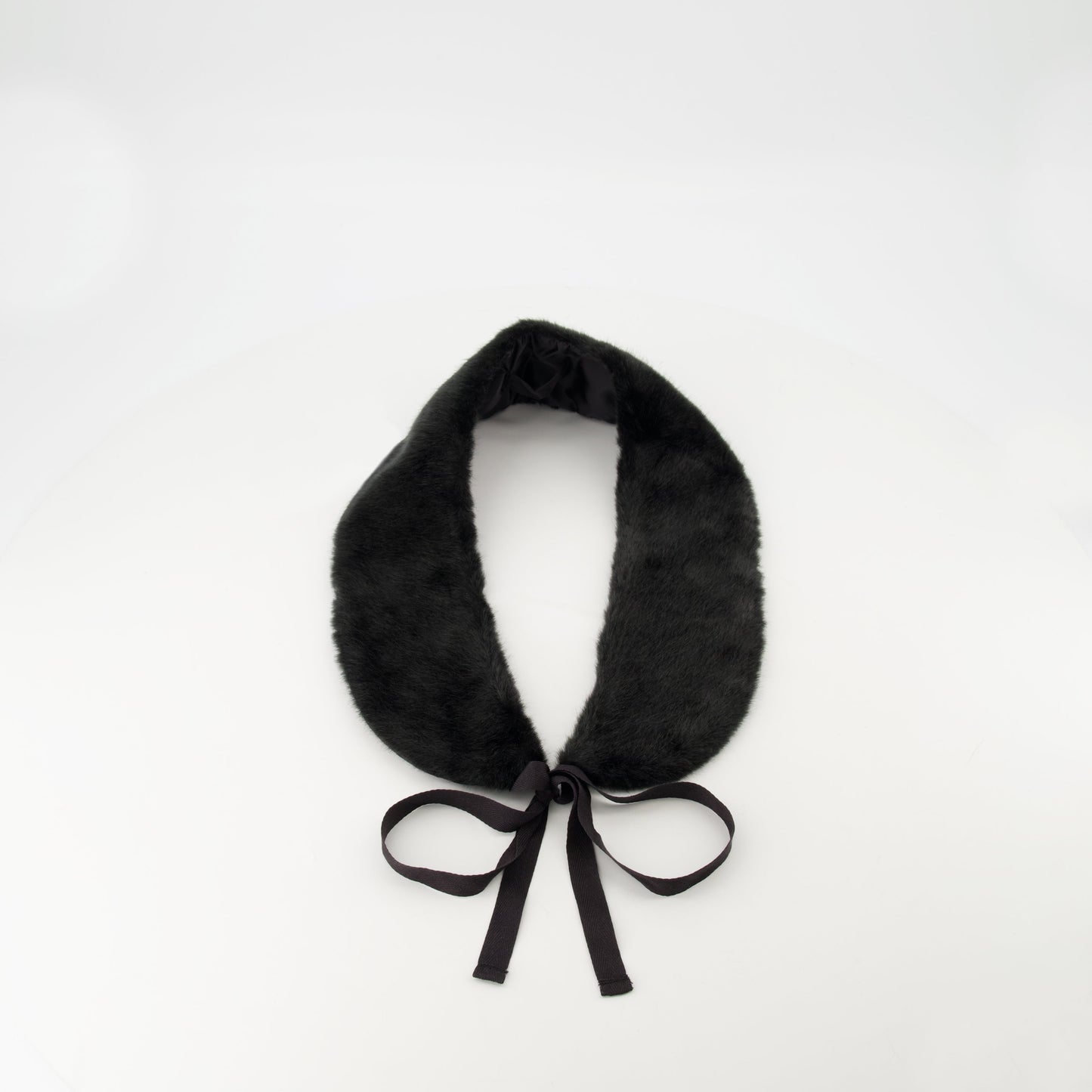 Black faux fur collar, Linea Rossa accessories, elegant collar, stylish faux fur, wardrobe essentials