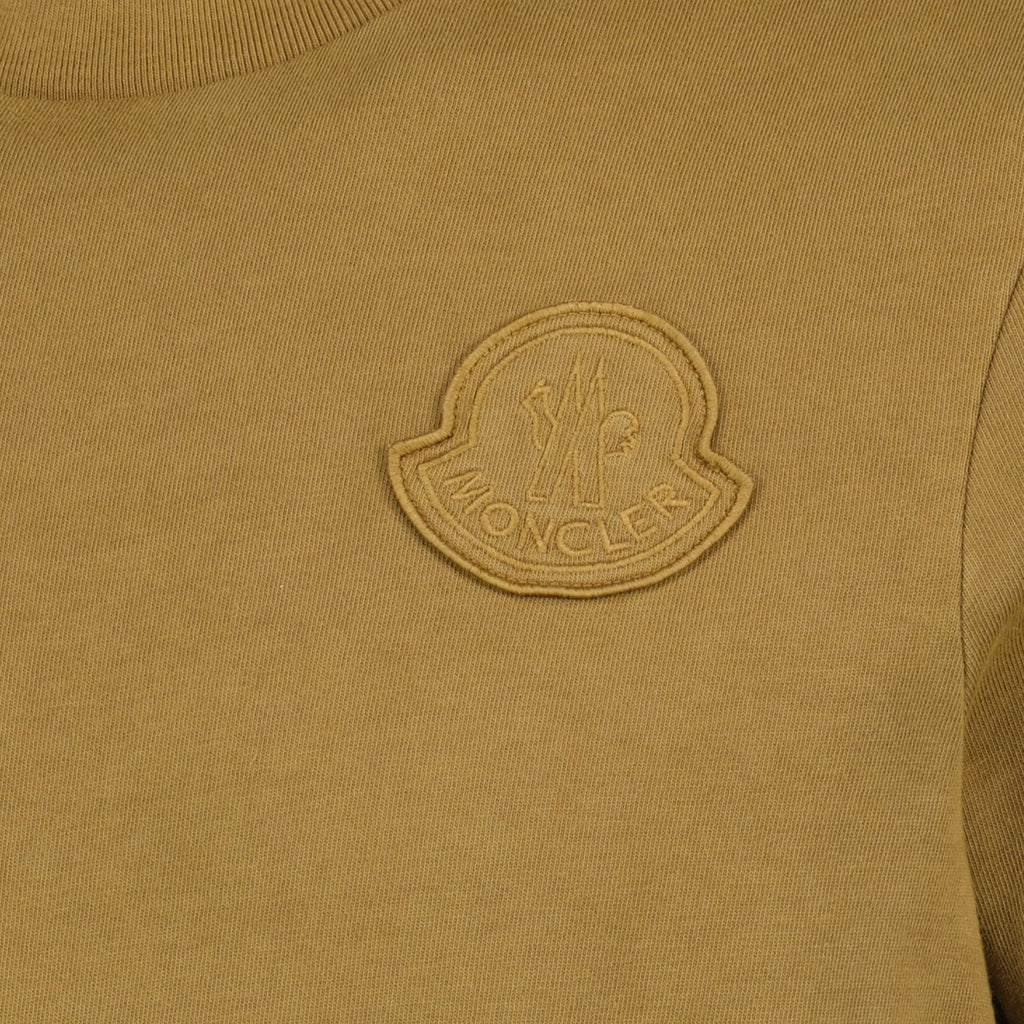 Image du T-shirt à logo brodé marron de Moncler pour Homme - Saison Printemps-Été 2026 - Détail vue 1
