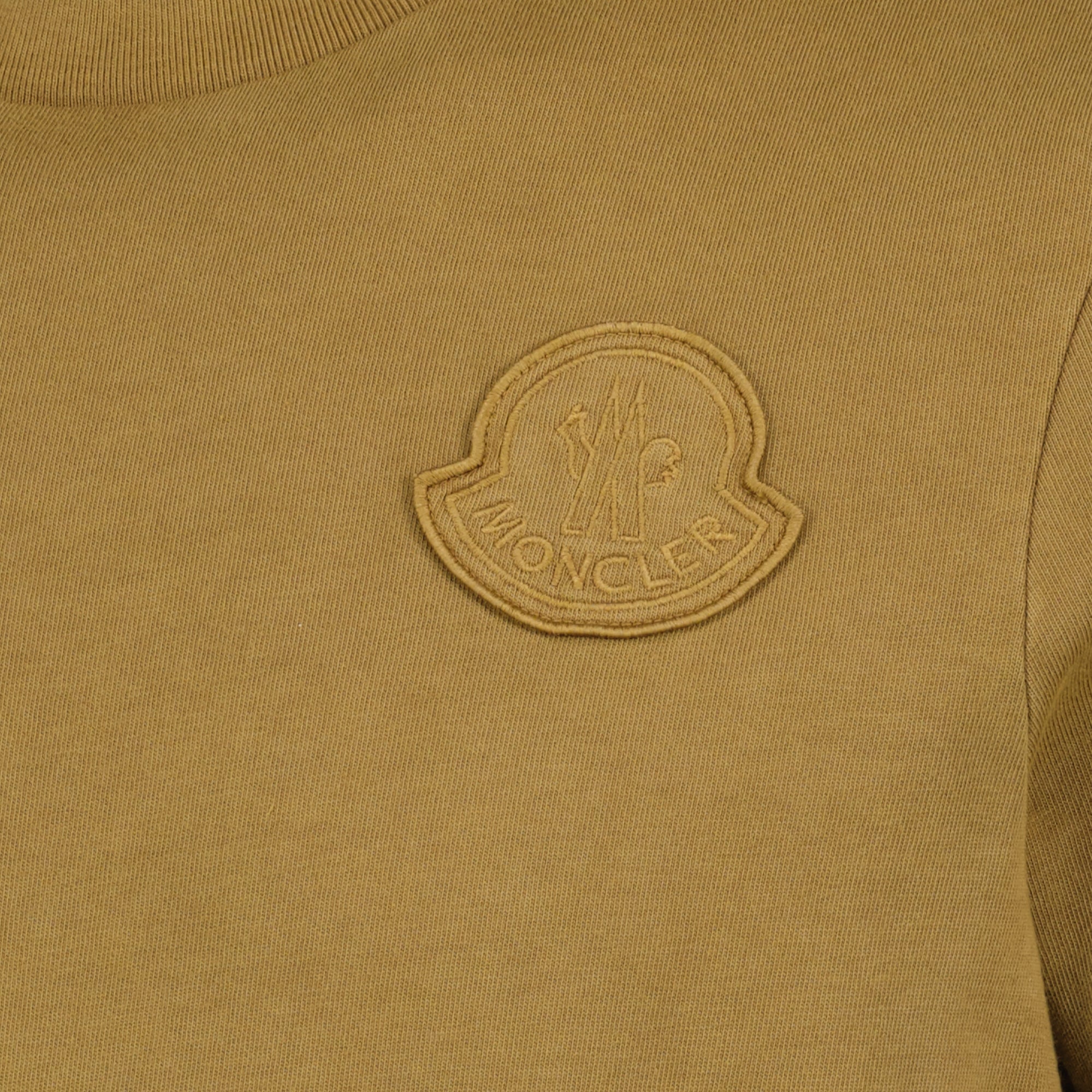 Image du T-shirt à logo brodé marron de Moncler pour Homme - Saison Printemps-Été 2026 - Détail vue 1