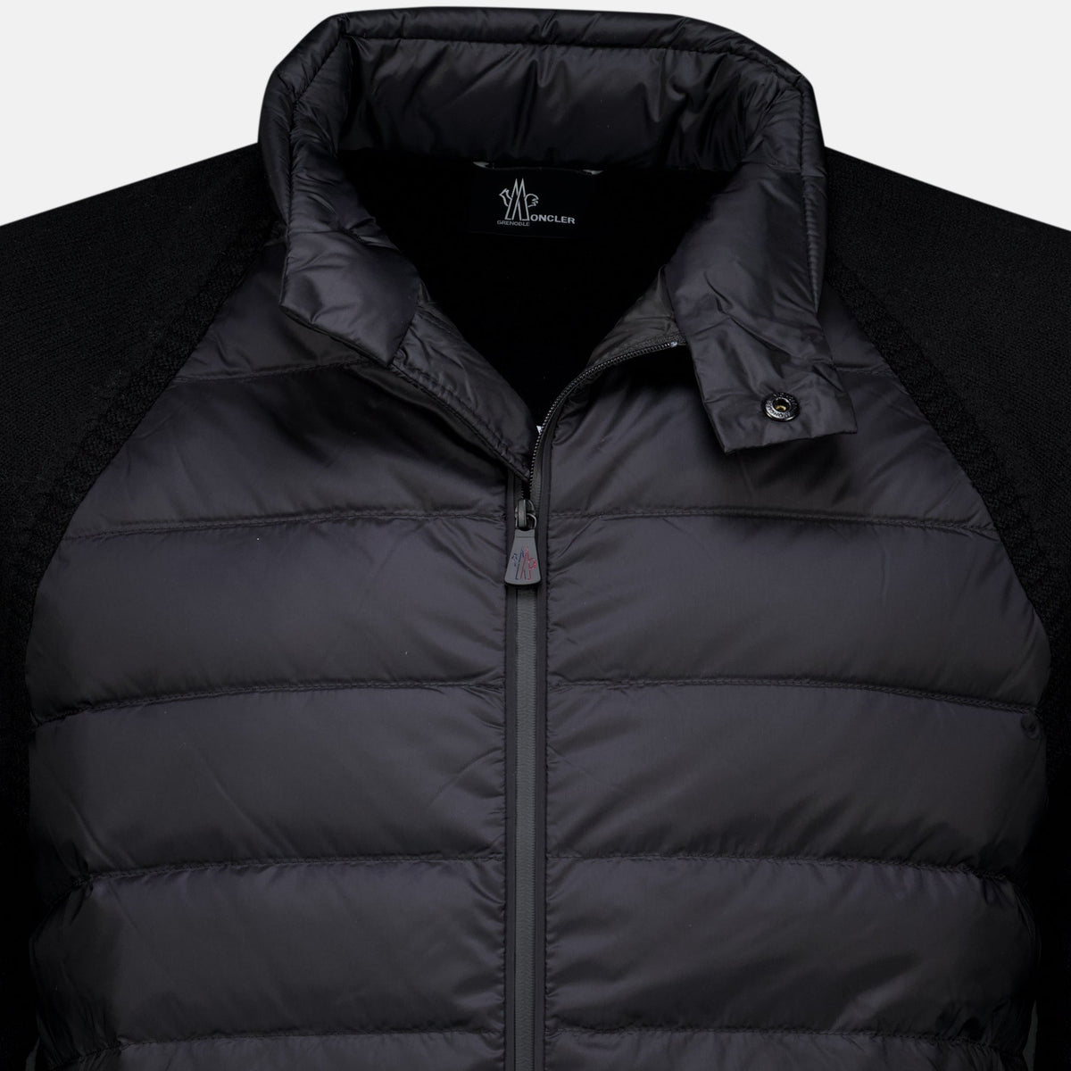 Chaqueta negra de materiales mixtos