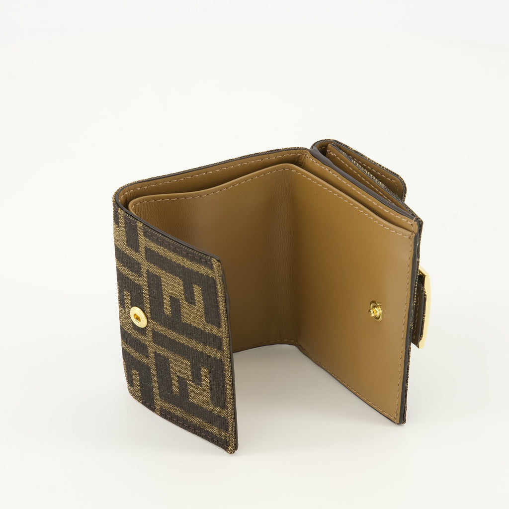 Image of Mini Portefeuille à Trois Volets ff Marron by Fendi for Women - Season Spring-Summer 2026 - Detail View 1