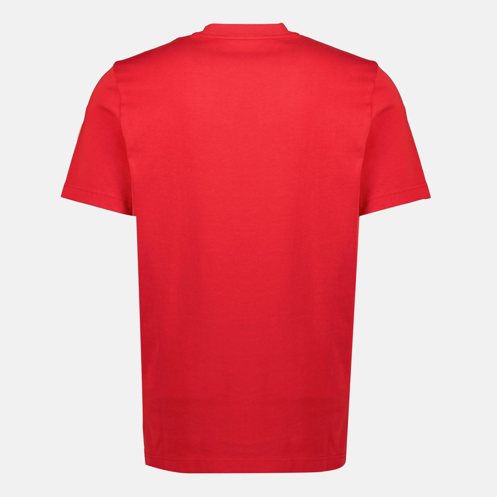Image du t-shirt rouge avec logo de Moncler pour hommes - Saison Automne-Hiver 2025 - Vue des détails du produit 1