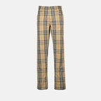 Immagine di pantaloni beigi a quadri di Burberry per uomo - Stagione Autunno-Inverno 2024 - Vista dettagli 2