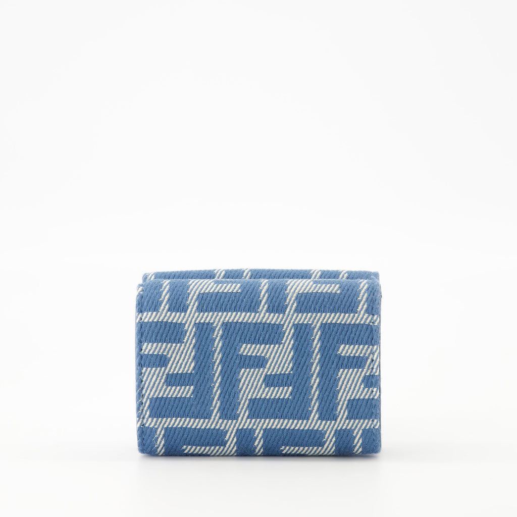 Immagine del portafoglio baguette effetto denim di Fendi per donne - Stagione Primavera-Estate 2025 - Vista posteriore