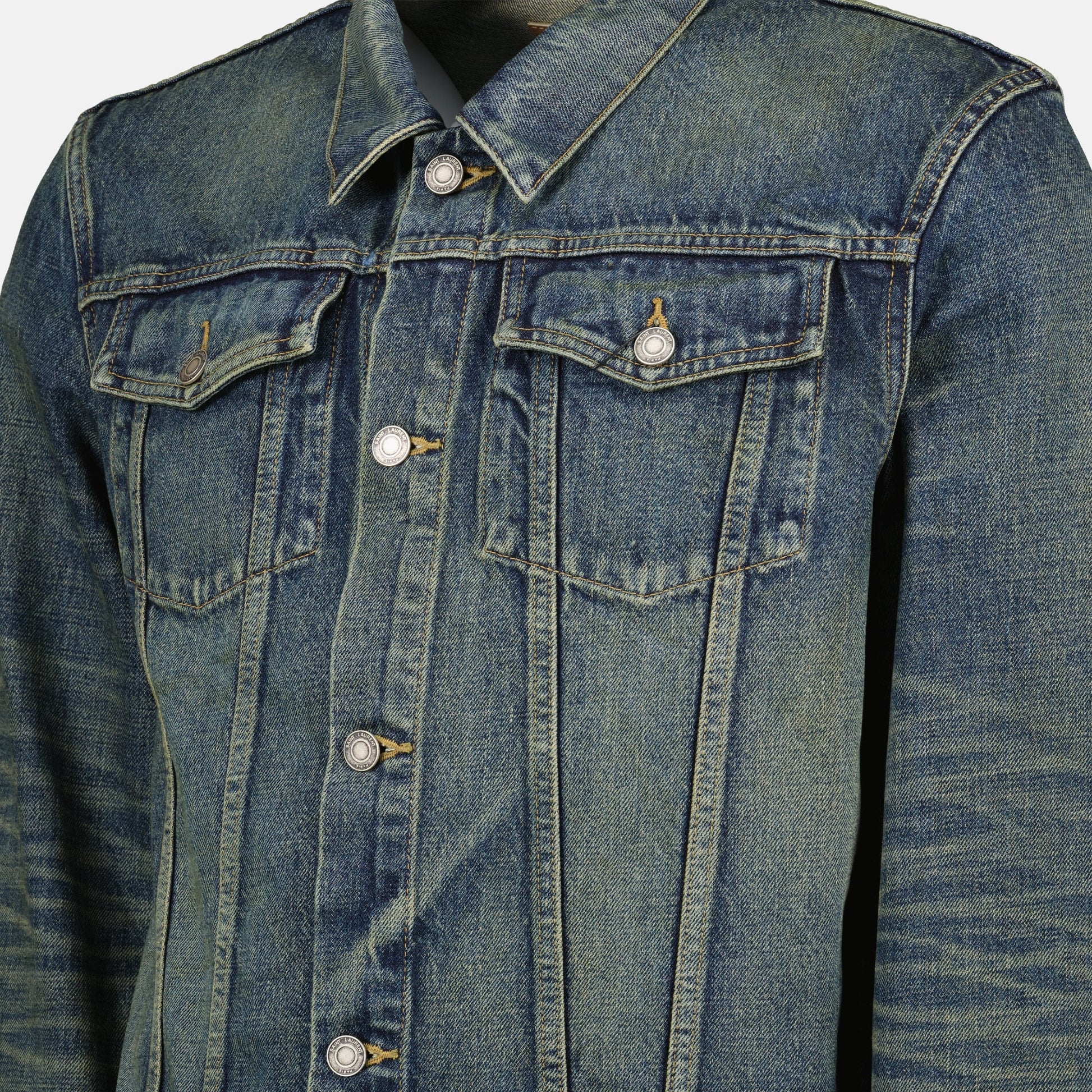 denim jacket, blue délavé, buttoned closures, straight cut, classic style