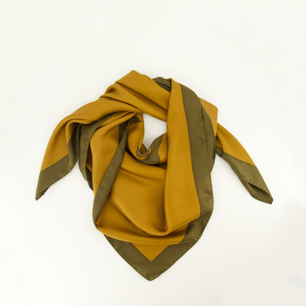 Foulard quadrato in seta verde Cassandra