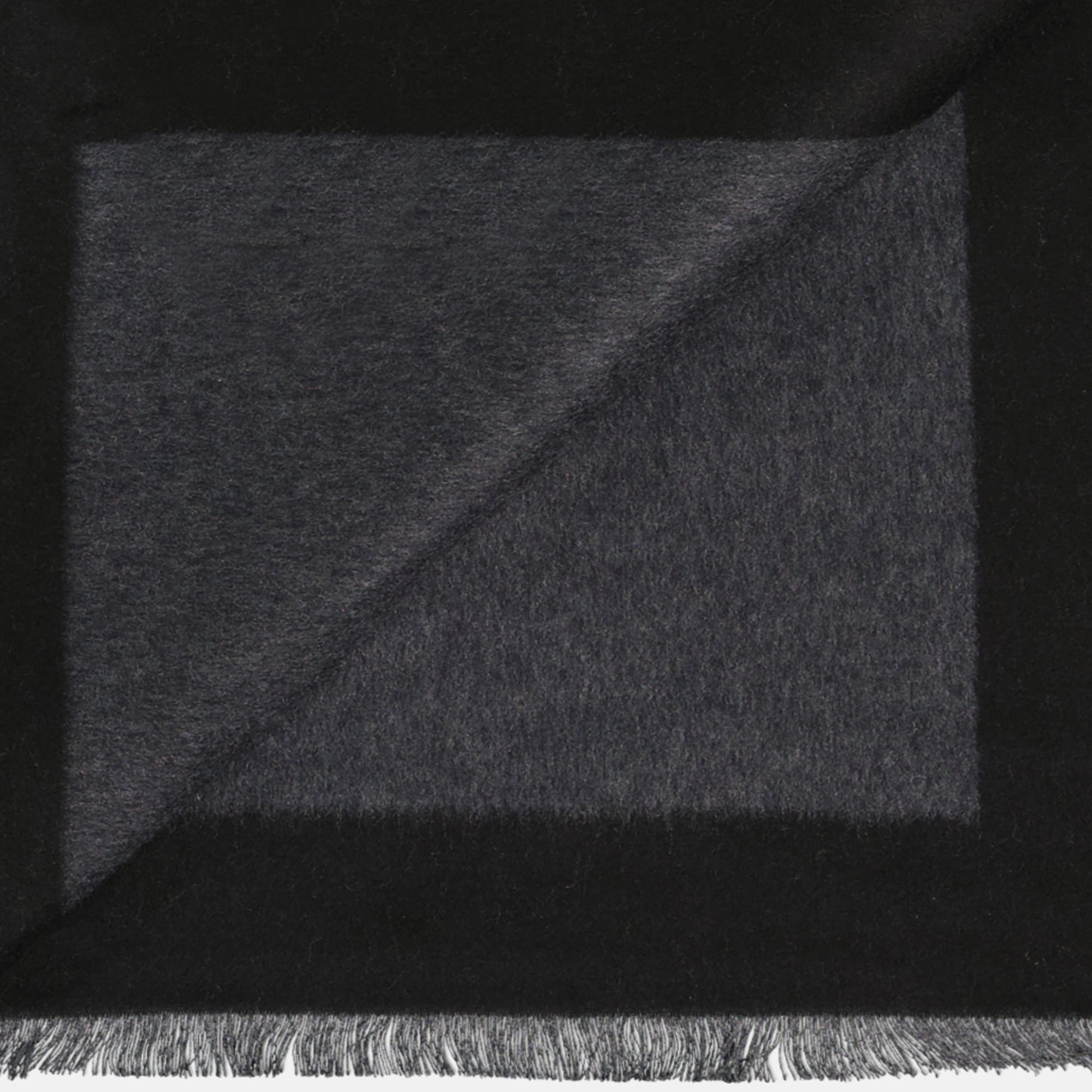 생로랑 남성용 카산드르 체크 실크 스카프 이미지 - 2025 가을-겨울 시즌 - 세부 사항 보기 2