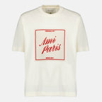 Ami PARISのユニセックス用印刷された白と赤のTシャツの画像 - 2026年春夏シーズン - 前面ビュー