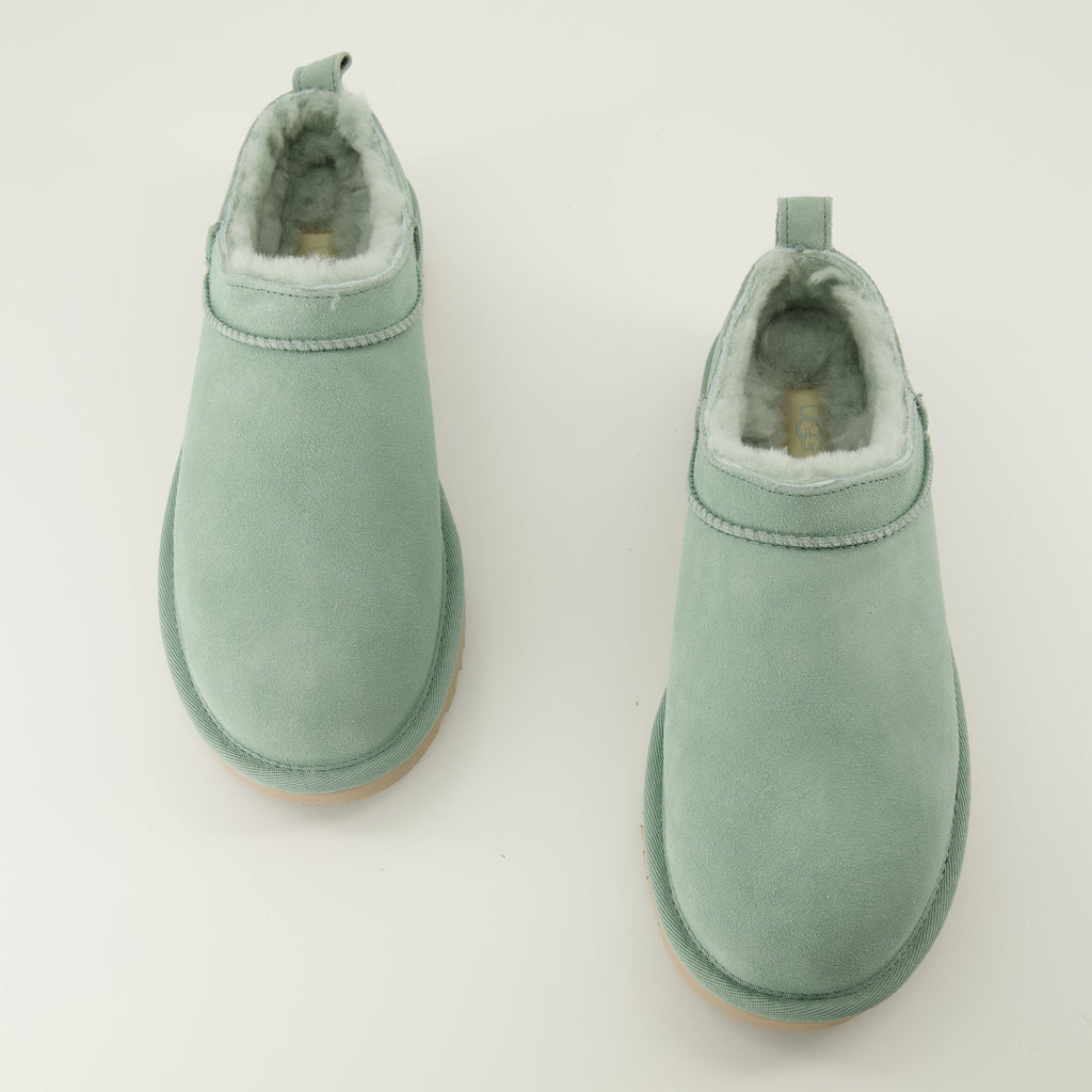 Imagen de Botines Micro Verdes Clásicos de Ugg para Mujeres - Temporada Primavera-Verano 2026 - Vista Superior de la Par