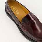 Immagine dei mocassini in pelle nera di Tod's per donne - Stagione Autunno-Inverno 2025 - Vista dettagliata dall'alto