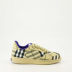 Immagine di sneakers in tela a quadri di Burberry per donne - Stagione Autunno-Inverno 2024 - Vista laterale destra