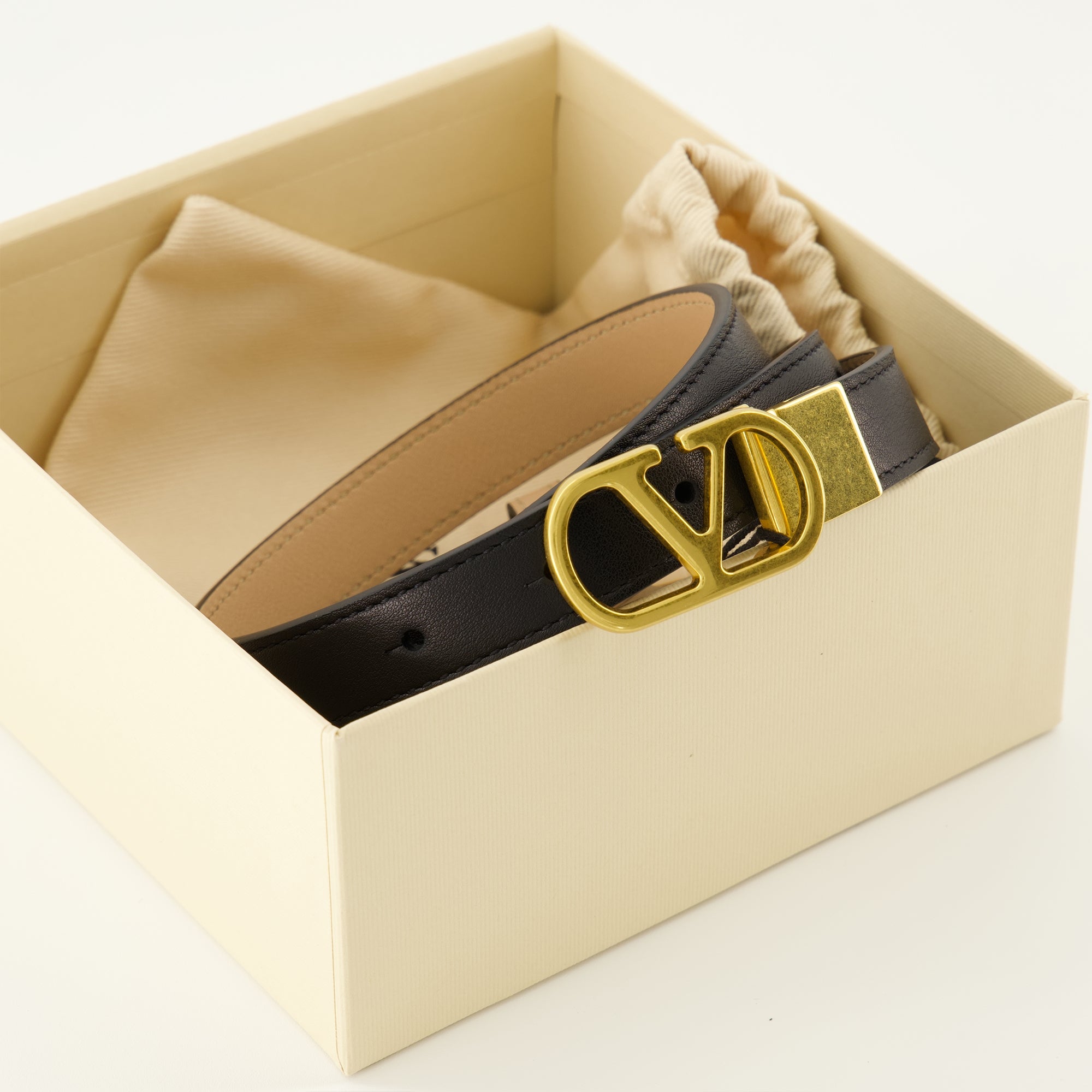 Bild des Wendbaren Vlogo Gürtels Beige und Schwarz - Valentino von Valentino Garavani für Frauen - Saison Frühling-Sommer 2026 - Detailansicht 6